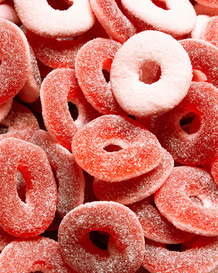 Mom’s Hack For Removing Red 40 From M&Ms Hilariously Roasted After Viewers Spot Daughter’s Reaction