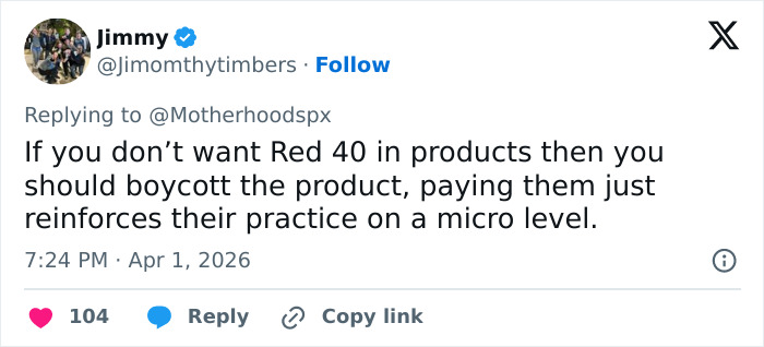 Mom’s Hack For Removing Red 40 From M&Ms Hilariously Roasted After Viewers Spot Daughter’s Reaction