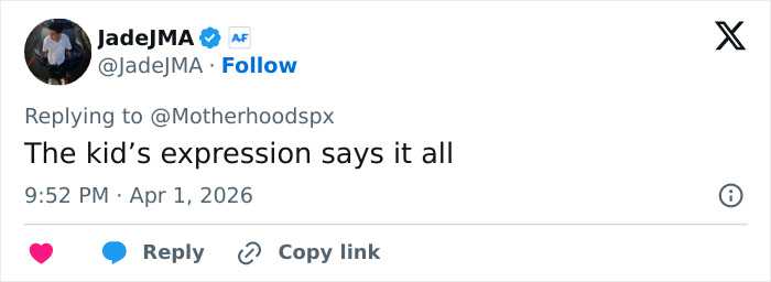 Mom’s Hack For Removing Red 40 From M&Ms Hilariously Roasted After Viewers Spot Daughter’s Reaction