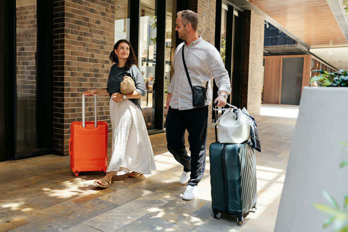 Man Comes Back Home To Friend&rsquo;s GF Living In His House, She Calls The Police When He Kicks Her Out