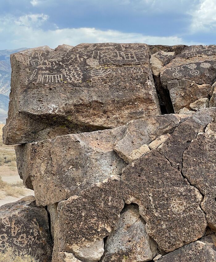 From Abandoned Towns To Weird Statues, Here Are 58 Of The Most Unexpected Things Found In Deserts