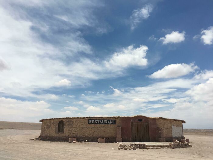 From Abandoned Towns To Weird Statues, Here Are 58 Of The Most Unexpected Things Found In Deserts