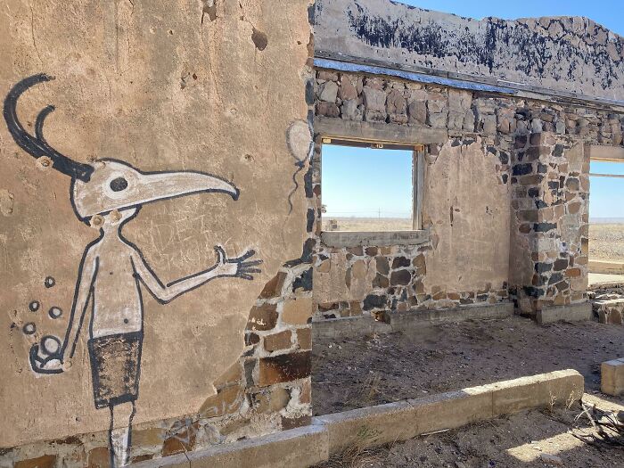From Abandoned Towns To Weird Statues, Here Are 58 Of The Most Unexpected Things Found In Deserts