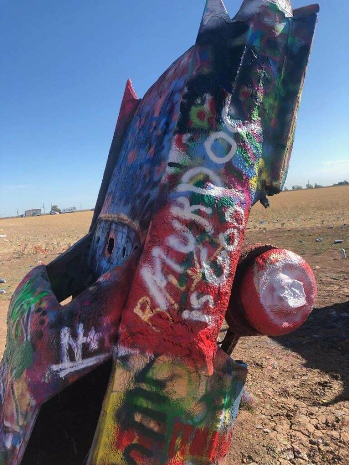 From Abandoned Towns To Weird Statues, Here Are 58 Of The Most Unexpected Things Found In Deserts