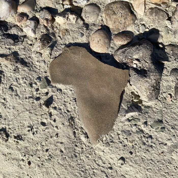 From Abandoned Towns To Weird Statues, Here Are 58 Of The Most Unexpected Things Found In Deserts