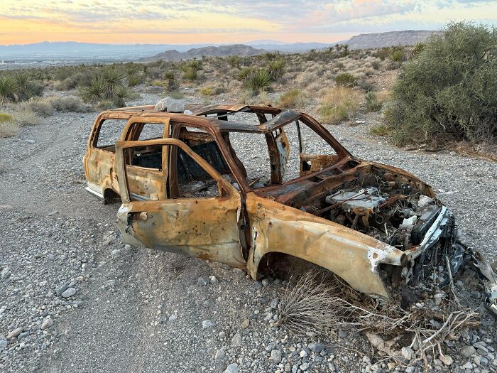 From Abandoned Towns To Weird Statues, Here Are 58 Of The Most Unexpected Things Found In Deserts