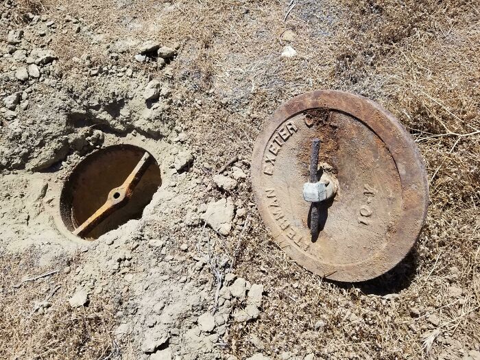 From Abandoned Towns To Weird Statues, Here Are 58 Of The Most Unexpected Things Found In Deserts