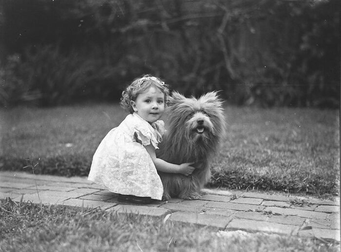 45 Photos From The Past That Reflect The Enduring Relationship Between Dogs And Humans Shared By This Community