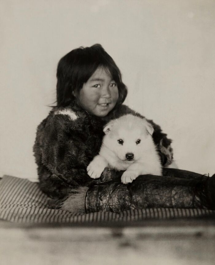 45 Photos From The Past That Reflect The Enduring Relationship Between Dogs And Humans Shared By This Community
