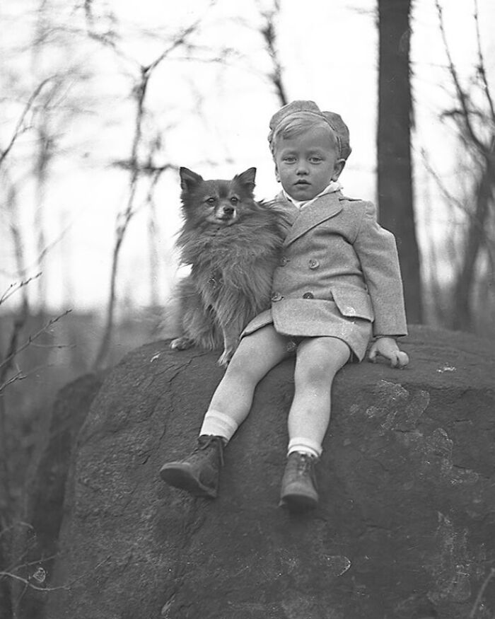 45 Photos From The Past That Reflect The Enduring Relationship Between Dogs And Humans Shared By This Community