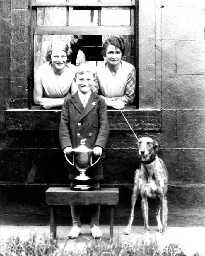 45 Photos From The Past That Reflect The Enduring Relationship Between Dogs And Humans Shared By This Community