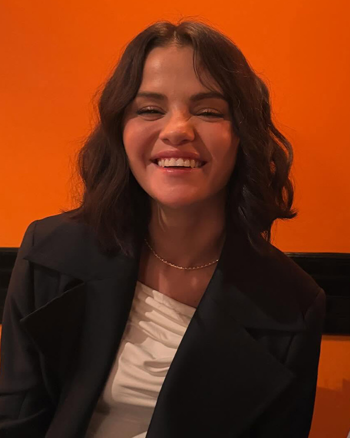 “Something Is Off Here”: People Notice Bizarre Details In Photo Of Selena Gomez And Influencer