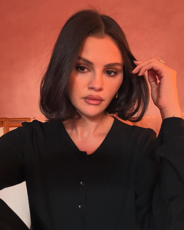 “Something Is Off Here”: People Notice Bizarre Details In Photo Of Selena Gomez And Influencer