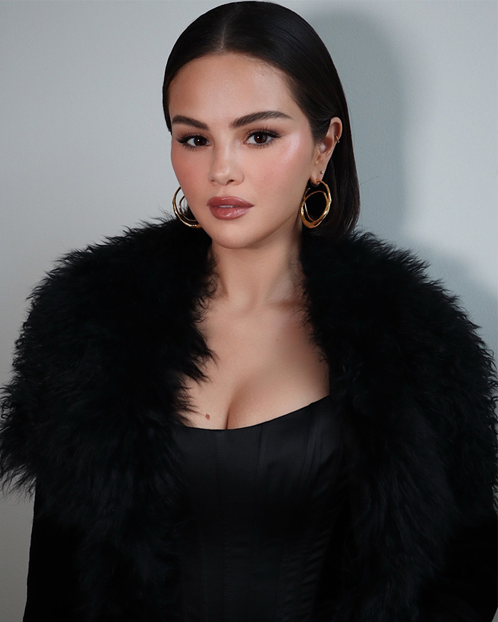 “Something Is Off Here”: People Notice Bizarre Details In Photo Of Selena Gomez And Influencer