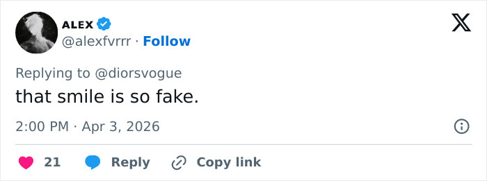 “Something Is Off Here”: People Notice Bizarre Details In Photo Of Selena Gomez And Influencer