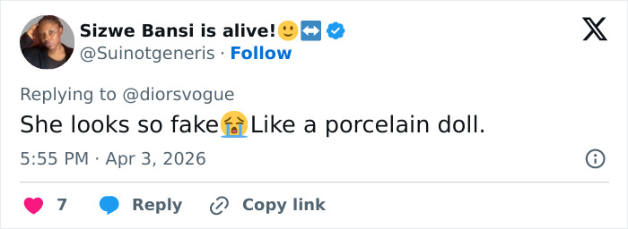 “Something Is Off Here”: People Notice Bizarre Details In Photo Of Selena Gomez And Influencer