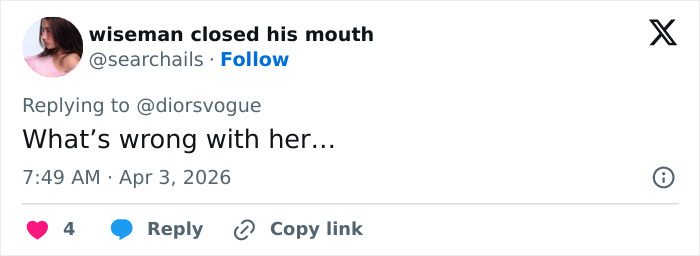 “Something Is Off Here”: People Notice Bizarre Details In Photo Of Selena Gomez And Influencer