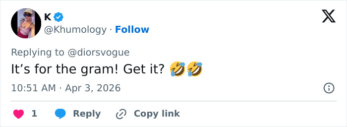 “Something Is Off Here”: People Notice Bizarre Details In Photo Of Selena Gomez And Influencer