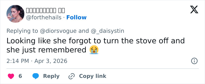 “Something Is Off Here”: People Notice Bizarre Details In Photo Of Selena Gomez And Influencer