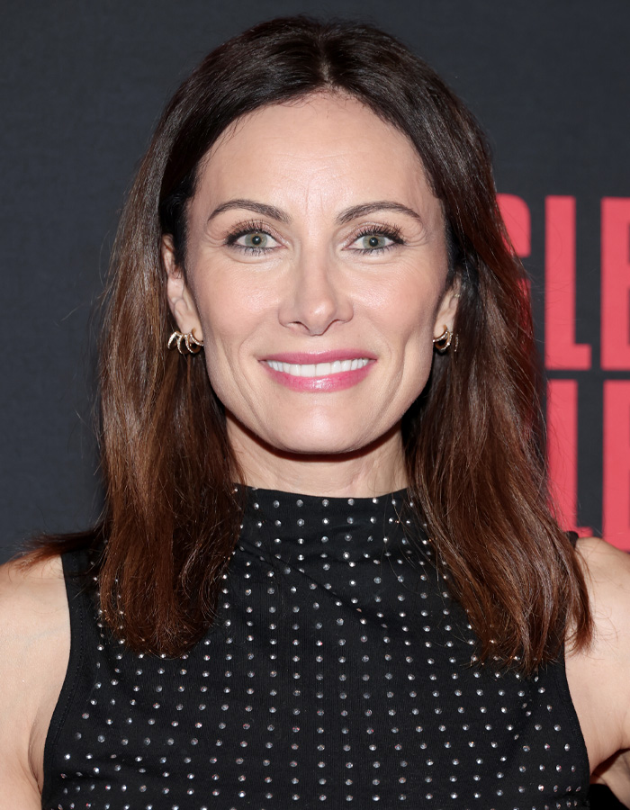 “Who The Hell She Is?”: Broadway Star Mercilessly Trolled After Complaining About Not Being Recognized On Plane