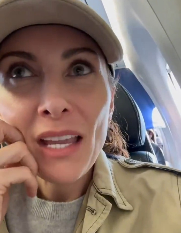 “Who The Hell She Is?”: Broadway Star Mercilessly Trolled After Complaining About Not Being Recognized On Plane