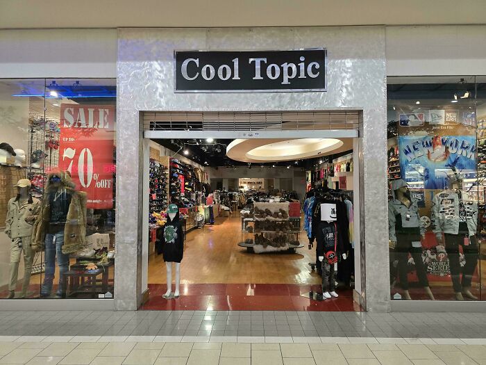 65 Hilariously Shameless Times Designers Copied Famous Brands And Hoped No One Would Notice (New Pics) 65 Hilariously Shameless Times Designers Copied Famous Brands And Hoped No One Would Notice (New Pics)