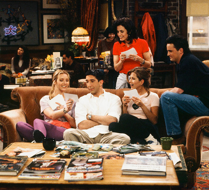 Lisa Kudrow Makes Sad Confession About Her Place In ‘Friends’ Cast