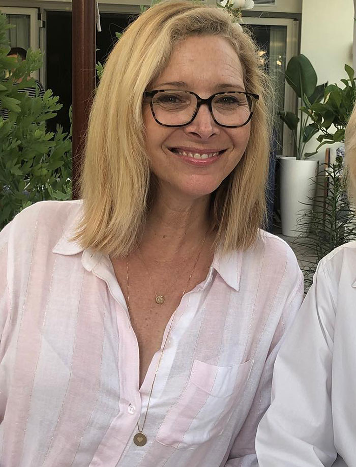 Lisa Kudrow Makes Sad Confession About Her Place In ‘Friends’ Cast