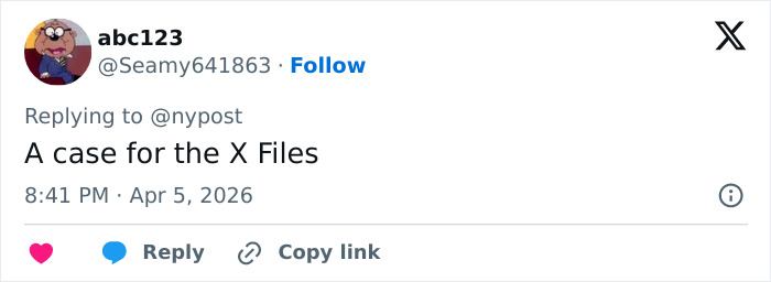 &rsquo;90s TV Star Looks Unrecognizable As He Steps Out In A Skirt And A Blond Wig During Shooting