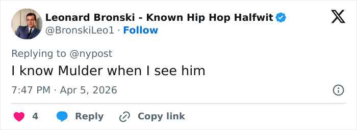 &rsquo;90s TV Star Looks Unrecognizable As He Steps Out In A Skirt And A Blond Wig During Shooting