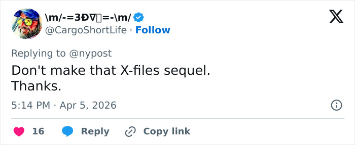 &rsquo;90s TV Star Looks Unrecognizable As He Steps Out In A Skirt And A Blond Wig During Shooting