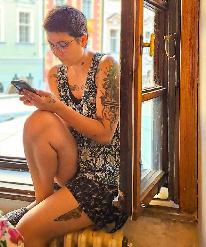 Netizens Brutally Pile On Woman For Fleeing The US To Escape Her Student Loan Payments