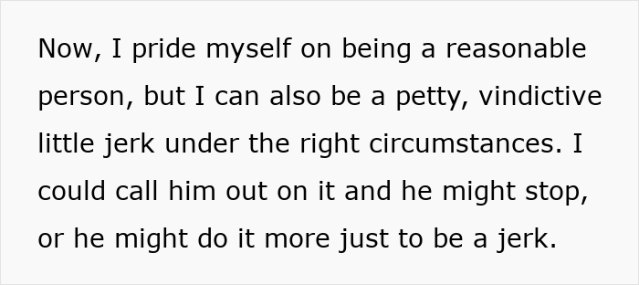 Lazy Man Throws Dog’s Chew Bones Onto Neighbor’s Lawn, Gets A Yard Full Of Them After Petty Revenge Lazy Man Throws Dog’s Chew Bones Onto Neighbor’s Lawn, Gets A Yard Full Of Them After Petty Revenge