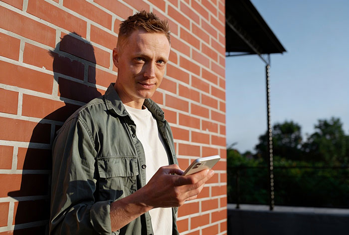 Lazy Man Throws Dog’s Chew Bones Onto Neighbor’s Lawn, Gets A Yard Full Of Them After Petty Revenge Lazy Man Throws Dog’s Chew Bones Onto Neighbor’s Lawn, Gets A Yard Full Of Them After Petty Revenge