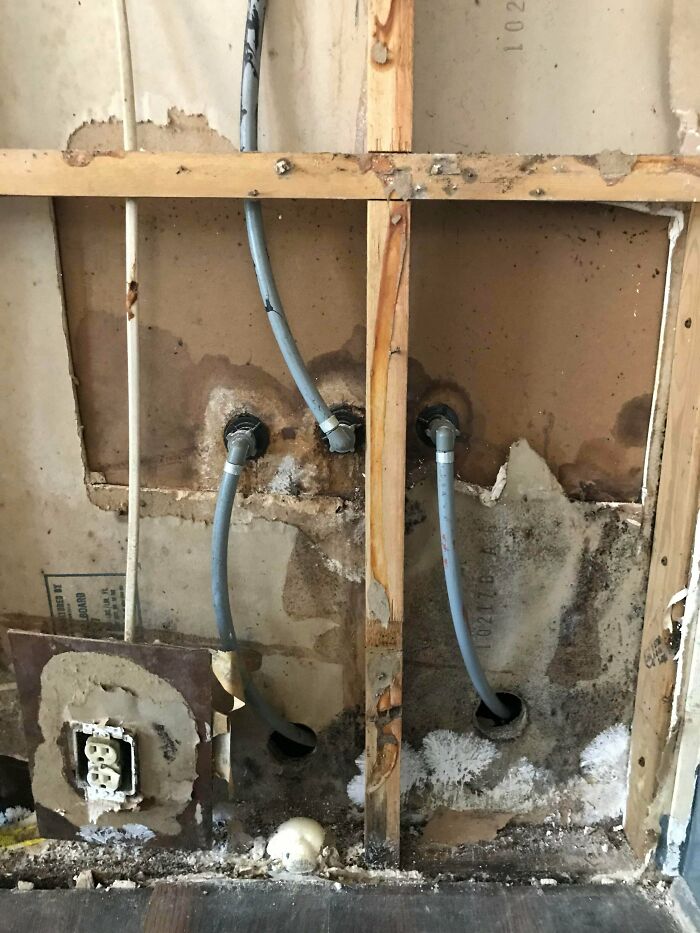 35 Times People Bought Homes And Regretted It Almost Immediately 35 Times People Bought Homes And Regretted It Almost Immediately