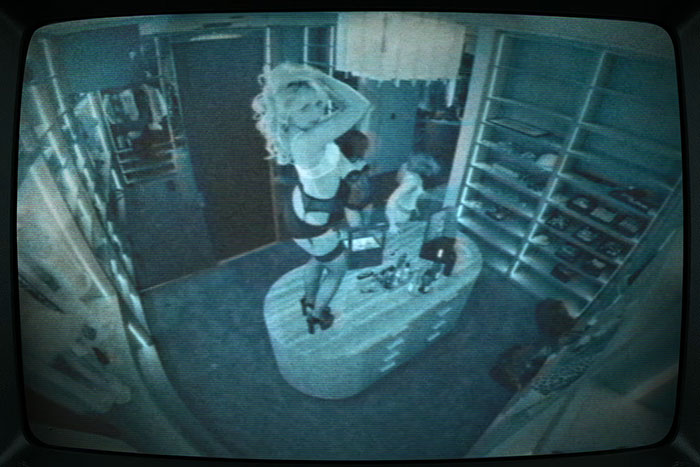 “TEMU Sydney Sweeney”: Fans Brutally Roast Sabrina Carpenter’s New Raunchy Music Video