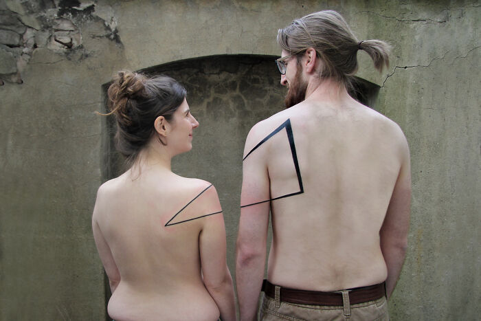 Not Typical Matching Ink: 15 Couple Tattoos That Interact Across Bodies Made By This Artist