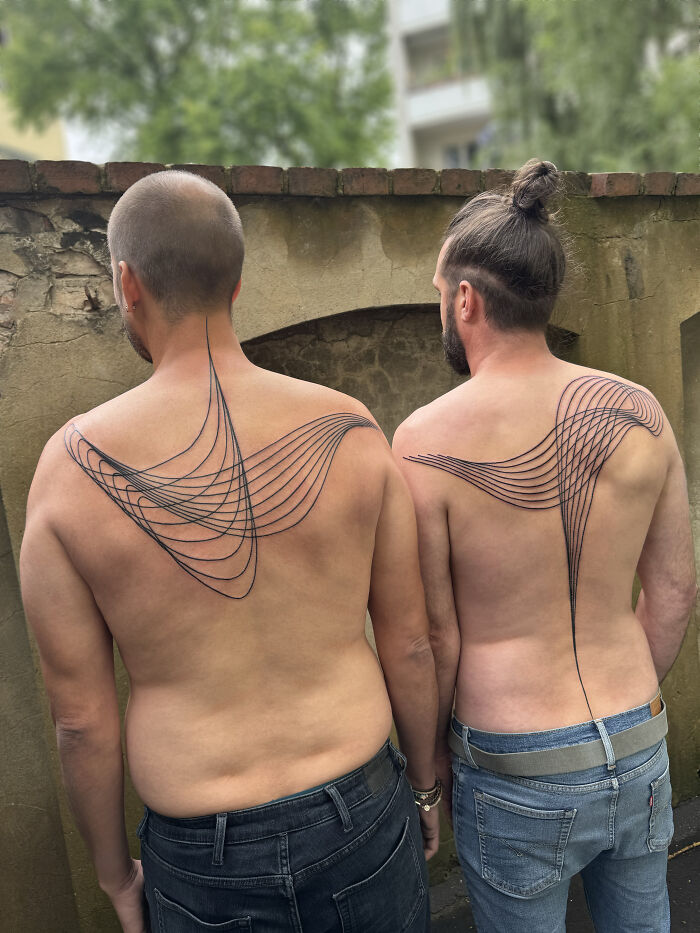 Not Typical Matching Ink: 15 Couple Tattoos That Interact Across Bodies Made By This Artist