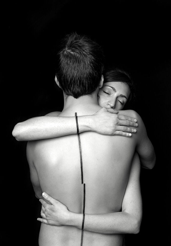 Not Typical Matching Ink: 15 Couple Tattoos That Interact Across Bodies Made By This Artist