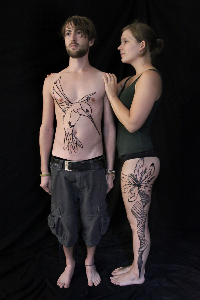 Not Typical Matching Ink: 15 Couple Tattoos That Interact Across Bodies Made By This Artist