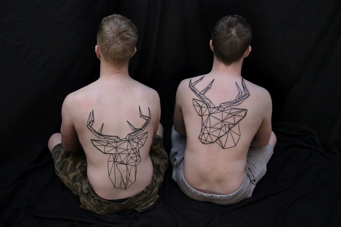 Not Typical Matching Ink: 15 Couple Tattoos That Interact Across Bodies Made By This Artist