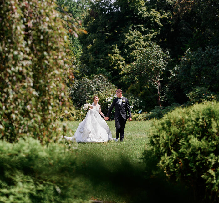 Bride Blocks Off Waterfall At Public Park For Her Wedding, Her Father Then Threatens People Who Complain