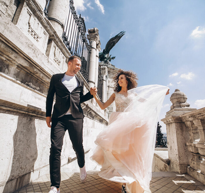 Bride Blocks Off Waterfall At Public Park For Her Wedding, Her Father Then Threatens People Who Complain
