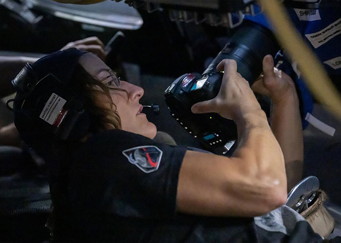 “Thirst Traps From Space”: Astronaut’s Ripped Physique During Moon Mission Sparks Frenzy