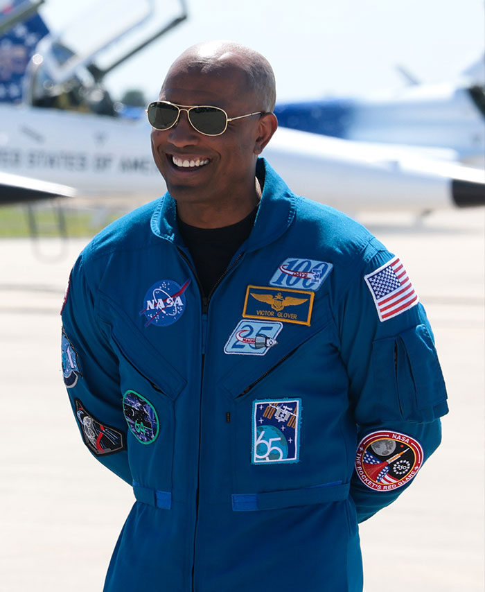 “Thirst Traps From Space”: Astronaut’s Ripped Physique During Moon Mission Sparks Frenzy