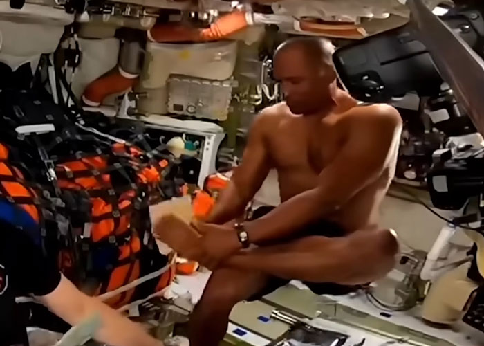 “Thirst Traps From Space”: Astronaut’s Ripped Physique During Moon Mission Sparks Frenzy