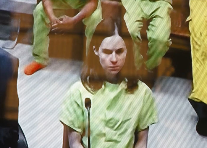 Daughter&rsquo;s Journal Detailed Dark Thoughts About Her Dad, Then She Smiled In Court With A Shocking Statement