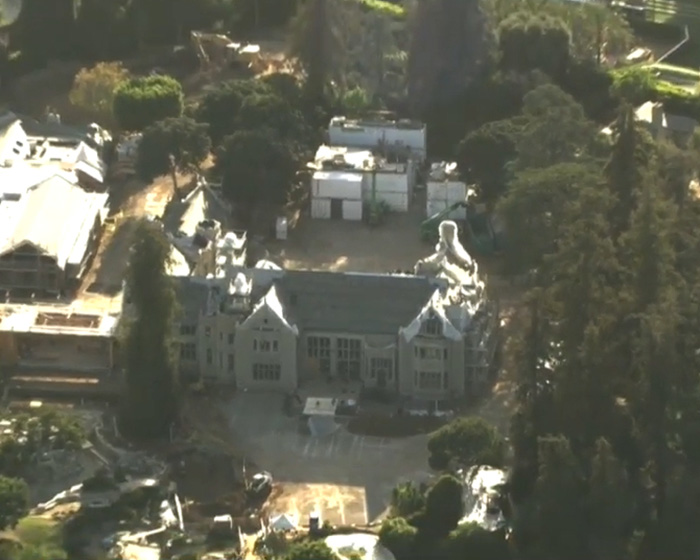 Hugh Hefner&rsquo;s Ex-Girlfriends Finally Reveal What Really Happened Behind Closed Doors