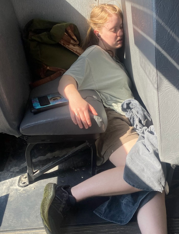 79 People Caught Sleeping In Hilarious And Unhinged Ways