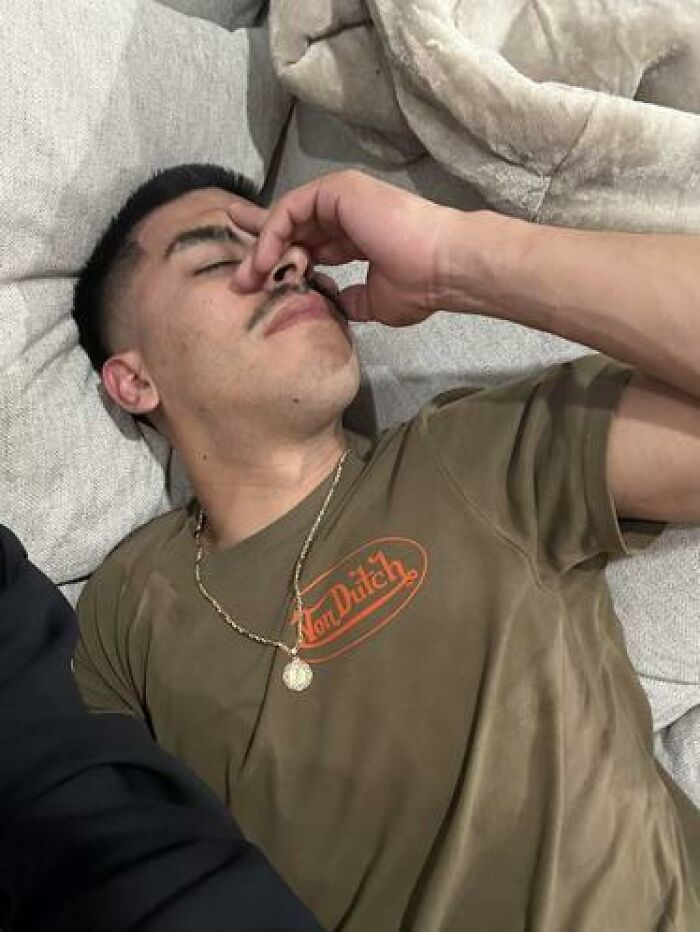 79 People Caught Sleeping In Hilarious And Unhinged Ways